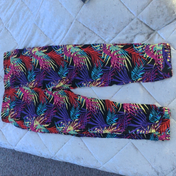 NEW LOOK (SMALL) MUTICOLOR TROPICAL CAPRI'S - Picture 2 of 4